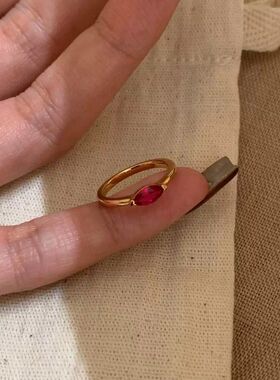 极简复古红色马眼钻戒指女小众ins感精致百搭设计开口尾戒