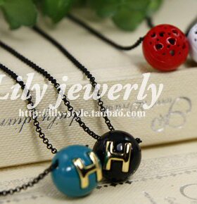 经典款生日镂空吊坠项链