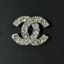 Chanel vintage镶钻logo胸针 香奈儿胸针