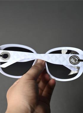 白色偏光太阳镜女士经典圆框墨镜开车旅游中年女大弯度透绿茶色