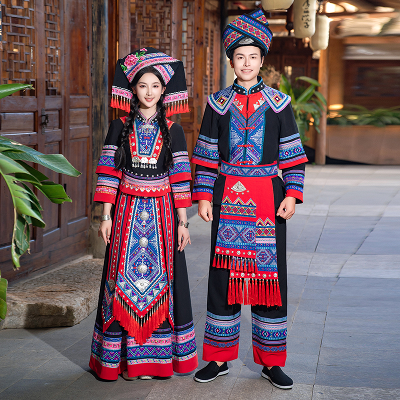 三月三少数民族演出服饰壮锦刺绣