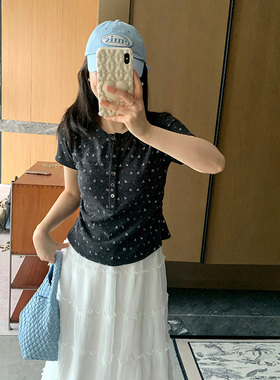 花总吖  夏款韩系亨利领纽扣设计显瘦收腰小花T恤显瘦百搭短袖