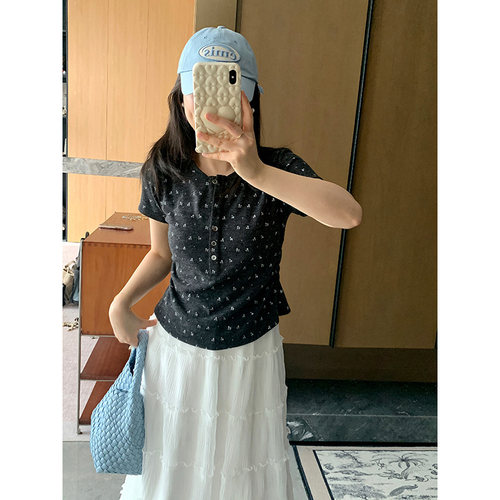 花总吖  夏款韩系亨利领纽扣设计显瘦收腰小花T恤显瘦百搭短袖