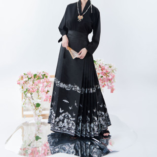 女莺蝶集 重工刺绣明制汉服套装 原创黑色织银新中式 马面裙2025新款