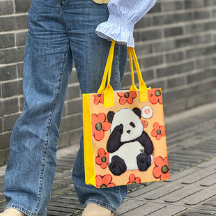 卡通熊猫手提袋可爱便携大容量毛毡手提包外出通勤百搭休闲手拎包