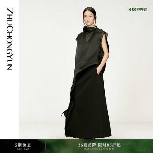 立体剪裁，如波浪般点缀裙身