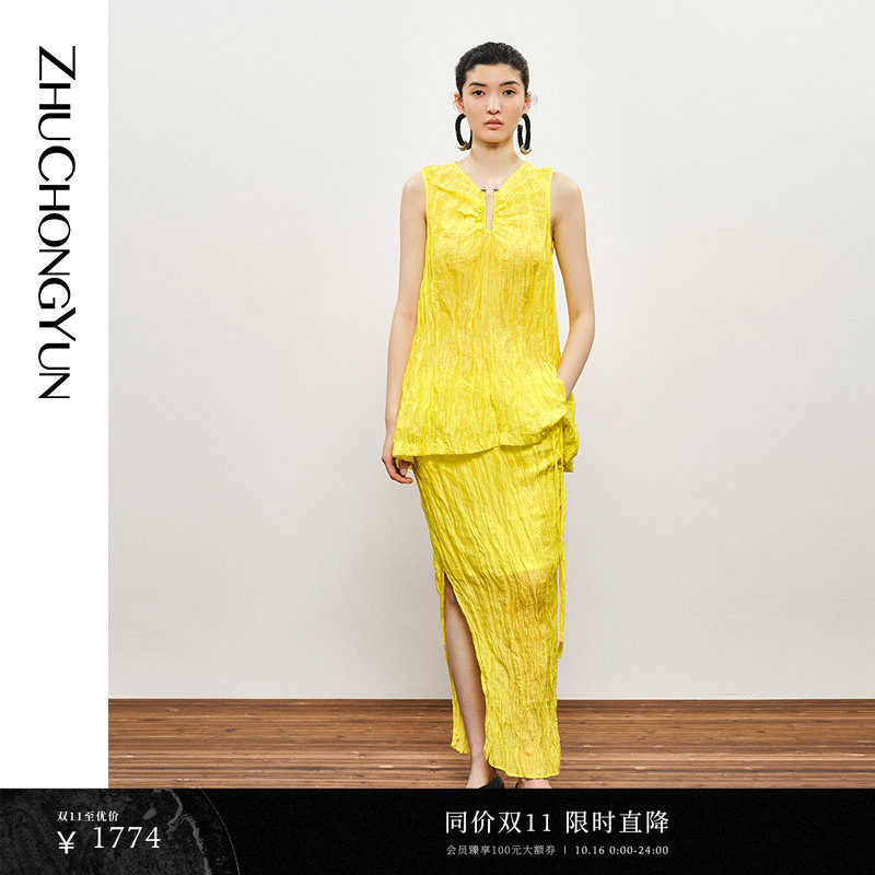 ZHUCHONGYUN秋季黄色不规则光泽褶皱肌理宽松直筒半身裙