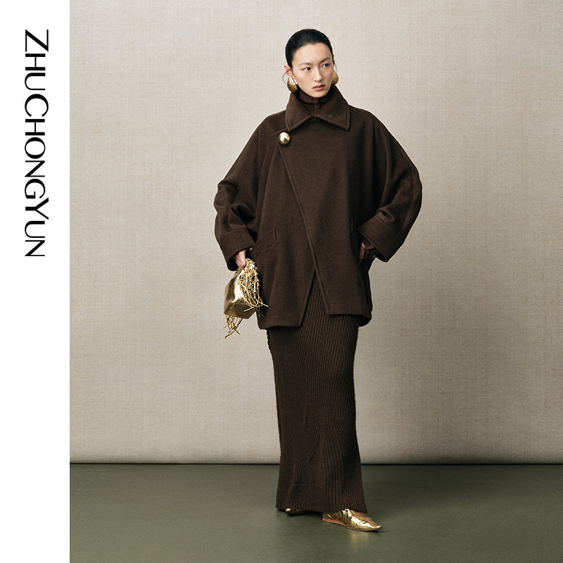 ZHUCHONGYUN廓形量感宽松金色球形扣设计感牦牛绒翻领毛呢大衣