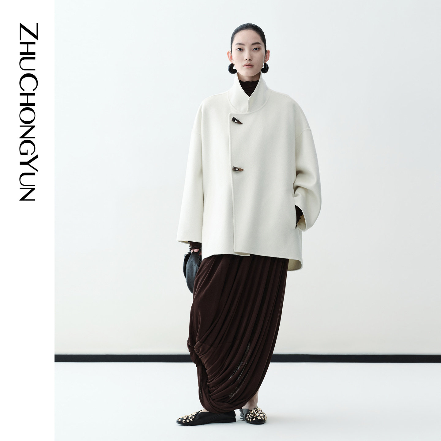 ZHUCHONGYUN2026冬季新款米白色短款一手长宽松廓形蓬松羊毛大衣