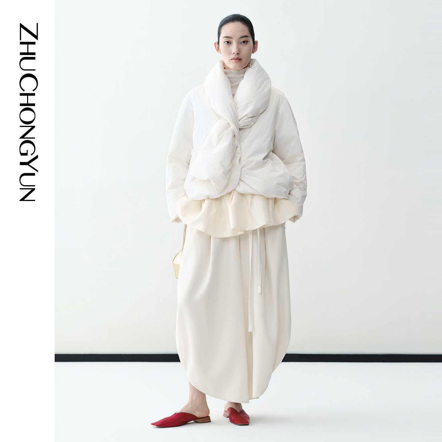 ZHUCHONGYUN2026冬季新款米黄色半高领拼接面荷叶摆针织上衣