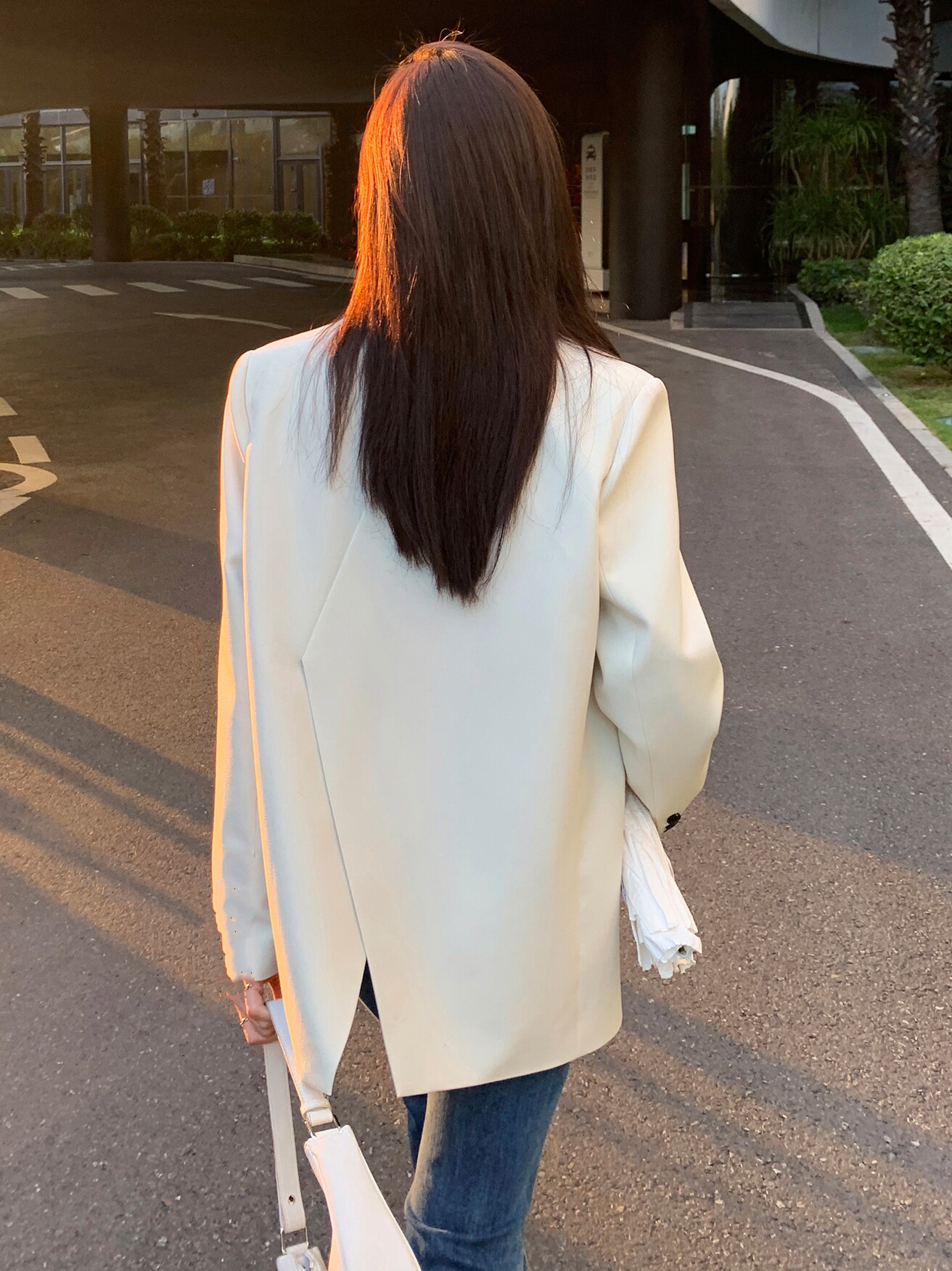 여성을위한 흰색 정장 재킷 2023 봄 가을 새로운 스타일의 기질이있는 작은 하이 엔드 캐주얼 루즈 슈트 탑