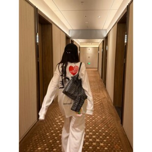 松弛感爱心梵文印花口袋长袖t恤女秋冬新款哥特风宽松打底衫上衣