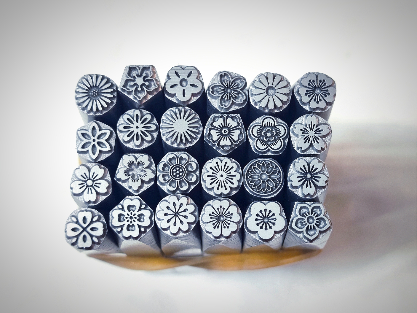 精美花型金银加工专用錾刻工具高精度高硬度手工錾刻工具