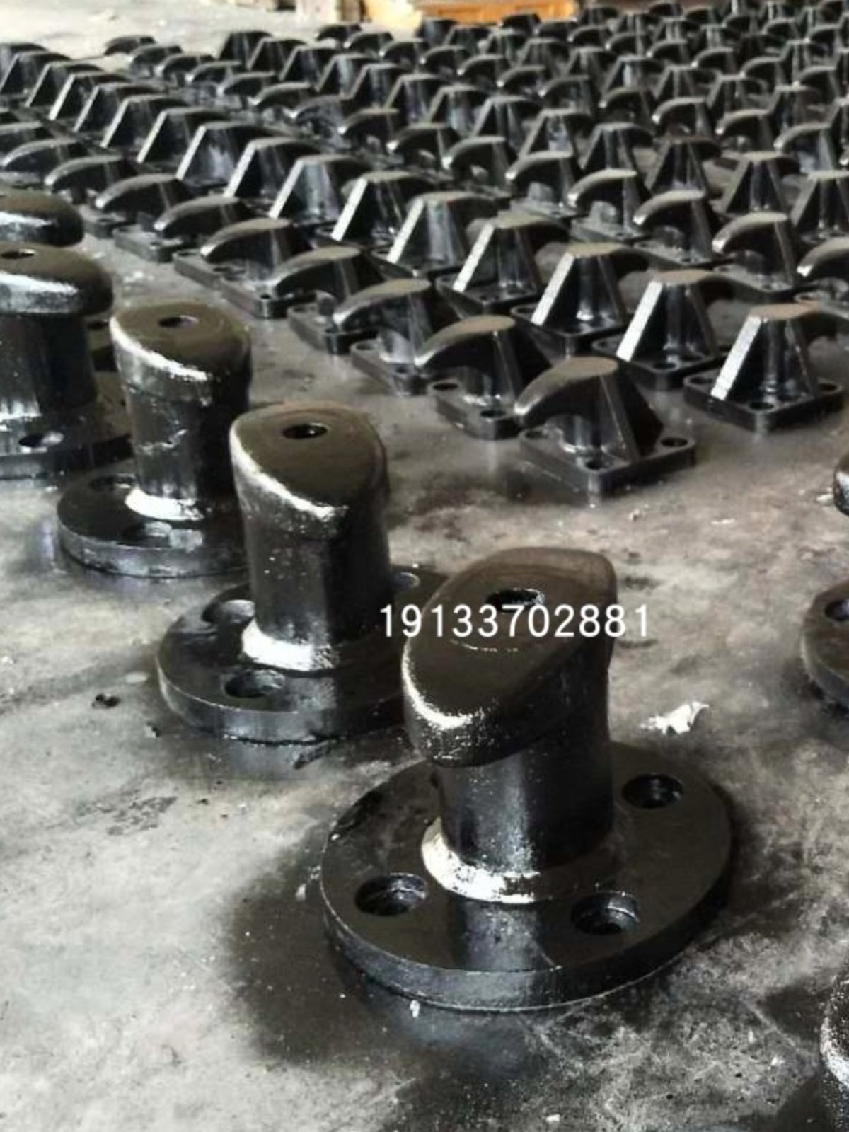 促销现货铸钢系缆桩拴船桩鸭嘴型港口码头栓船柱羊角缆绳桩铸铁系