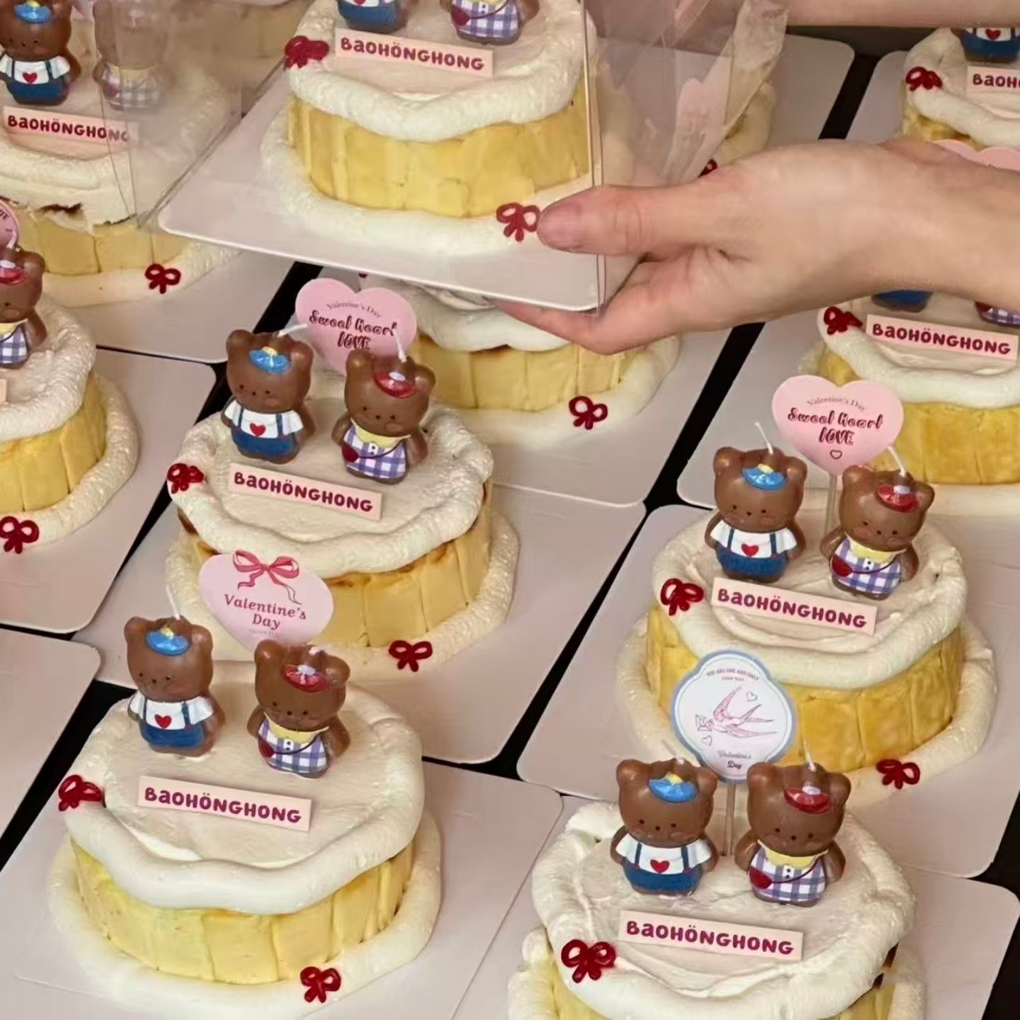 214情人节格子小熊蜡烛蛋糕装饰小熊兔情侣纪念日巴斯克蛋糕卡片,节庆用品/礼品,节日装扮用品,淘宝优惠券,粉丝福利购,淘宝优惠卷