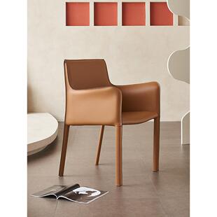 意式极简餐椅家用设计师款北欧轻奢靠背有扶手凳子简约马鞍皮椅子