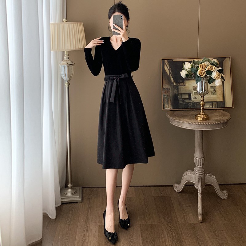 法式复古赫本风黑色连衣裙女秋冬高级感收腰显瘦A字裙内搭打底裙