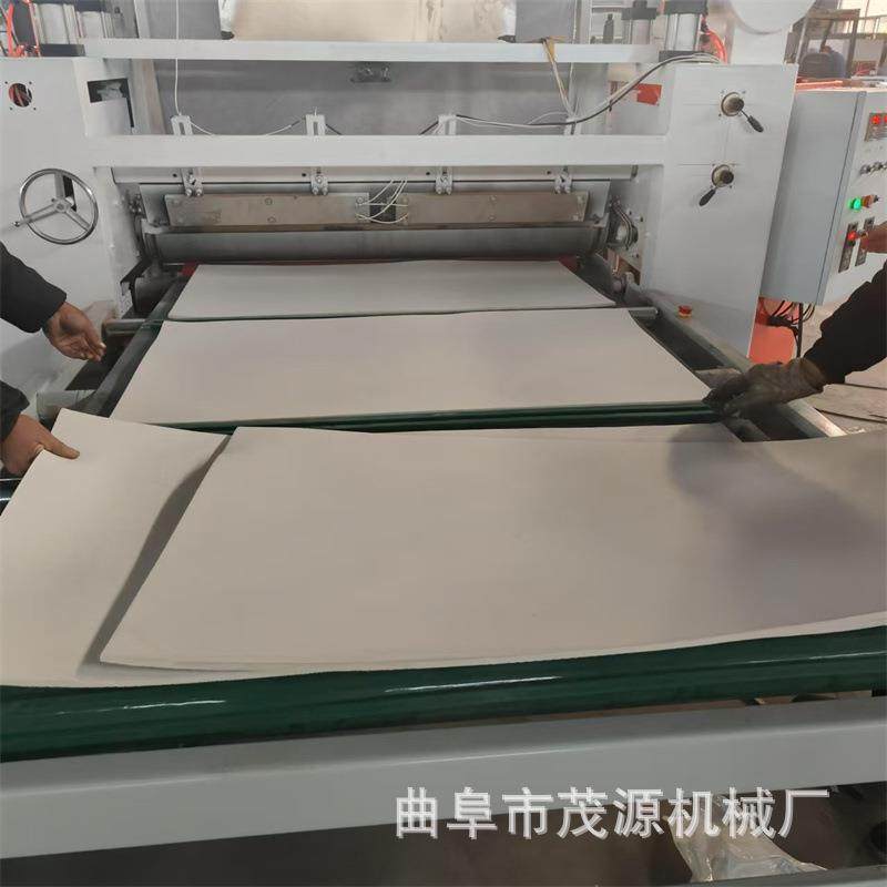 EVA皮革布艺贴合机 毛绒布海绵涂胶复合机 橡塑板贴布机,五金/工具,机床,淘宝优惠券,粉丝福利购,淘宝优惠卷