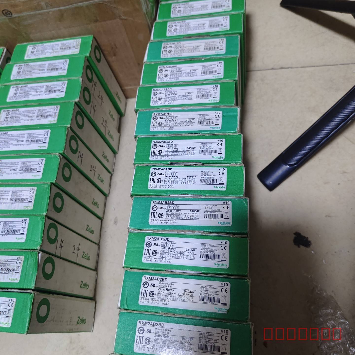 议价施耐德Zello继电器RXM2AB2BD，型号940347维修