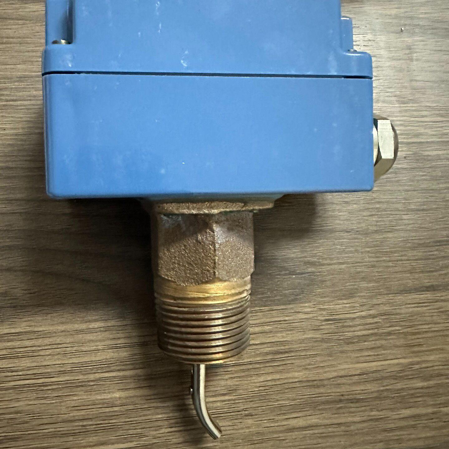 议价F61TB-9100 江森流量开关 工控自动化配件维修