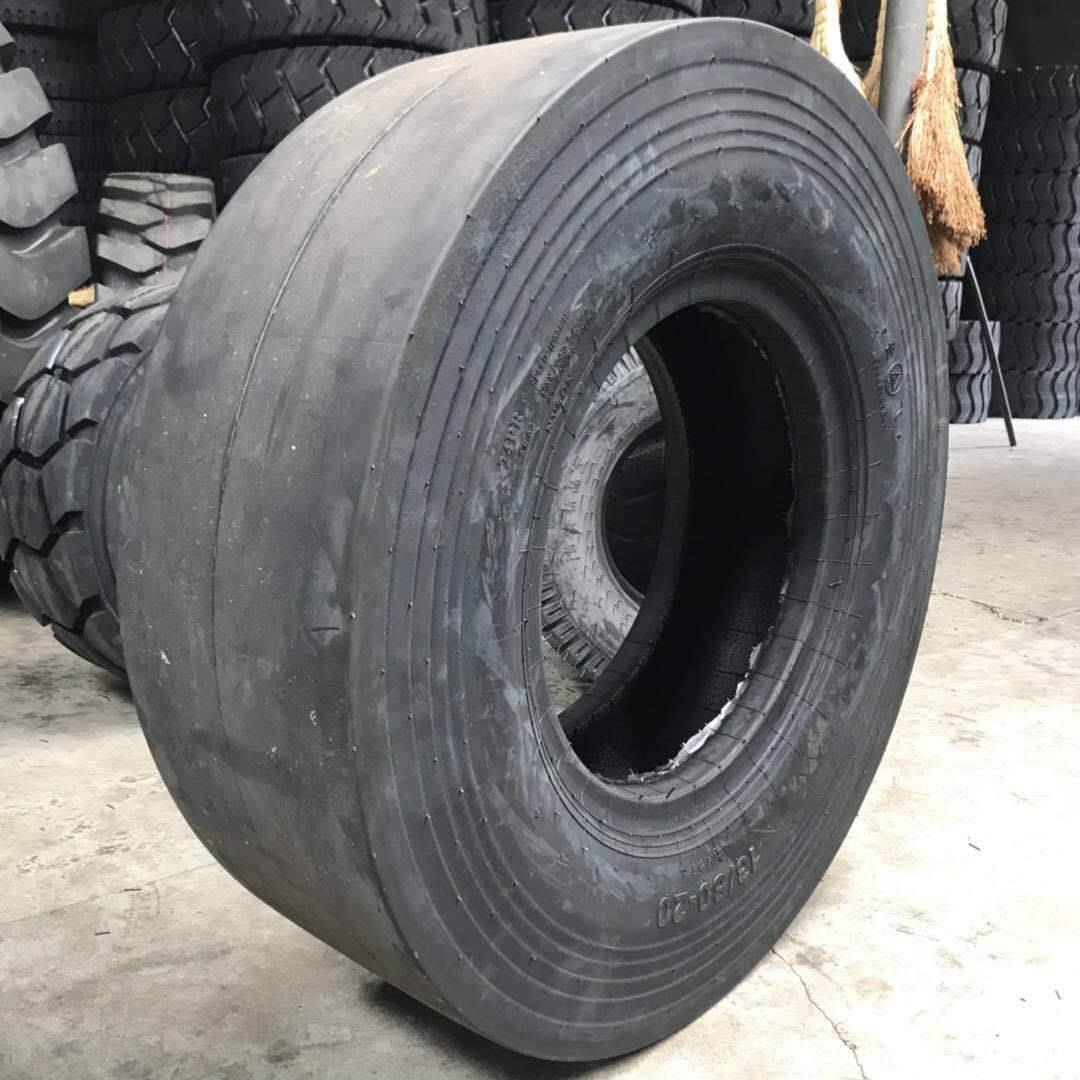 工程机械胶轮压路机轮胎9.5/65-15 10.5/80-16光面平板900-20