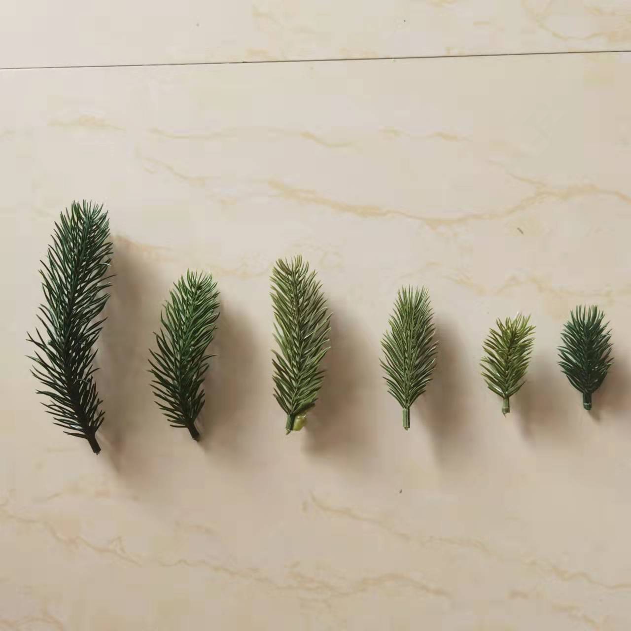 义乌厂家供应仿真植物大小松针 圣诞工艺品花圈插花配件仿真松针