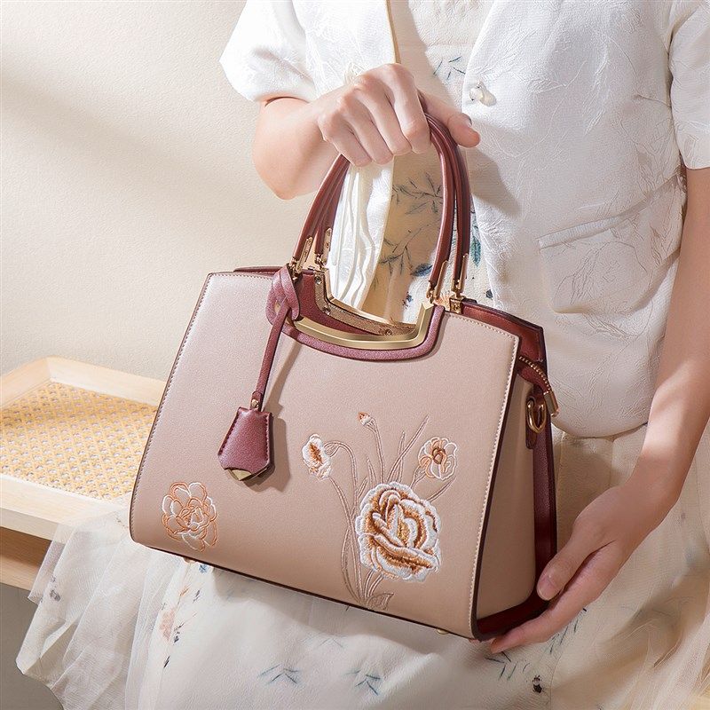 新中式妈妈款送婆婆旗袍包大气大容量2024新款斜挎手提包刺绣包包,箱包皮具/热销女包/男包,通用款女包,淘宝优惠券,粉丝福利购,淘宝优惠卷