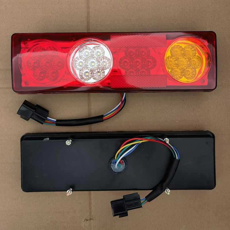 配备山东凯马瑞航X1X3K1东风小霸王W15W17V23V24后尾灯转向刹车灯