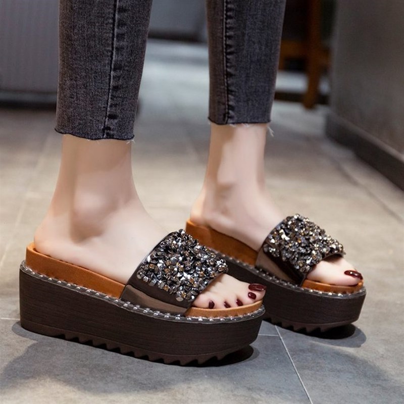 水钻松糕厚底拖鞋女夏20r24新款韩版时尚外穿坡跟高跟一字凉拖鞋