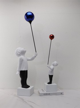 现代简约气e球男孩人物雕塑摆件样板房别墅家居客厅电视柜桌面装