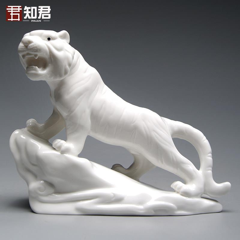 白色陶瓷老虎摆件十二生肖上山虎的吉祥物补角化解客厅装饰工艺礼