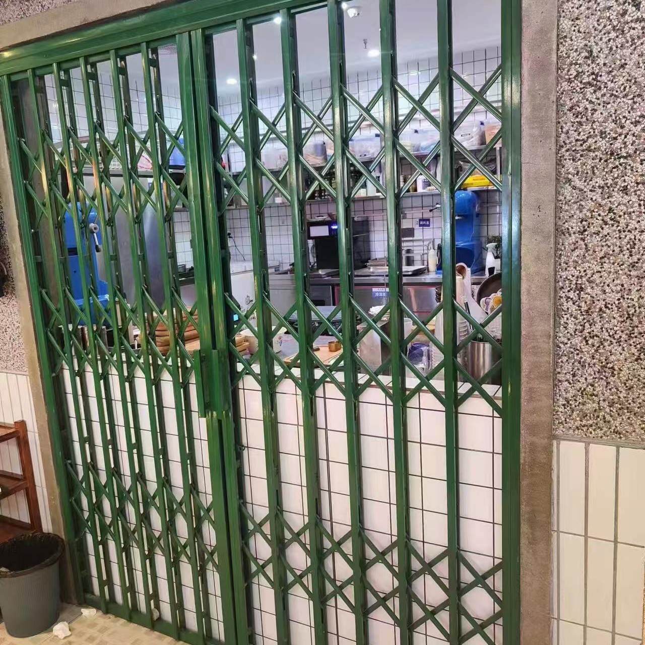 古典风格不锈钢推拉门 防盗装饰两用拉闸门 餐厅空间屏风设计