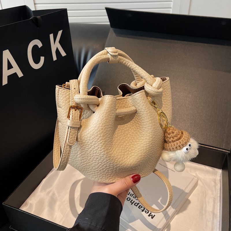 超火小包包女式2025新款春季小众水桶菜篮子包洋气百搭单肩斜挎包