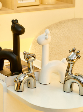 创意陶瓷b小鹿一家四口摆件轻奢客厅酒柜简约样板房装饰品