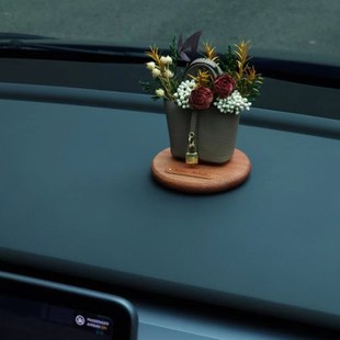 汽车摆件装饰品中控台饰品车载香薰2024新款网红高级感小众创意女