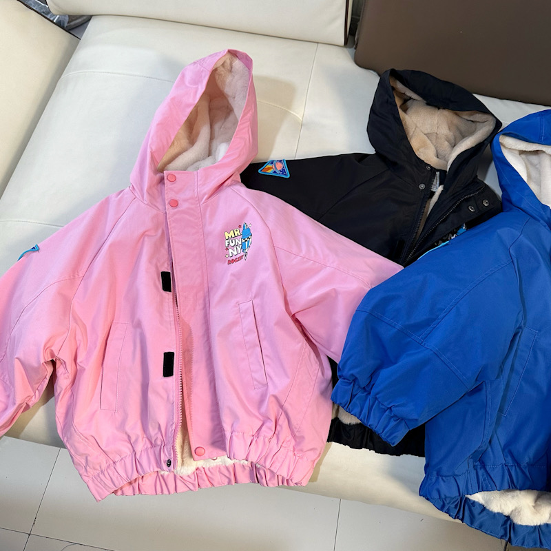 女童加绒外套秋冬装2023新款洋派儿童冬季冲锋衣男宝宝加厚夹克潮