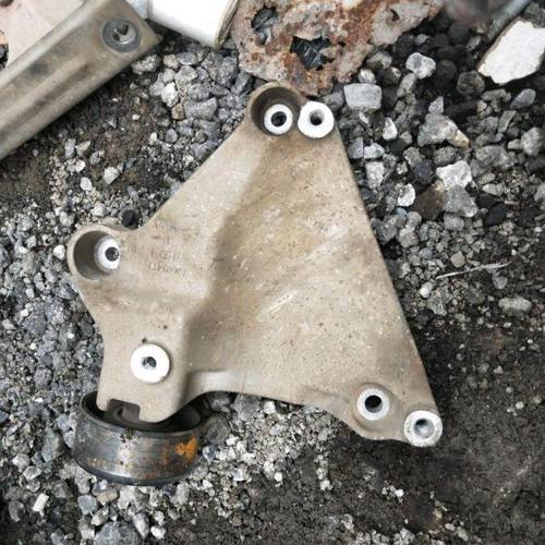 新君威新君越助力泵支架空调泵支架半轴连接杆轴承进气支管节气门