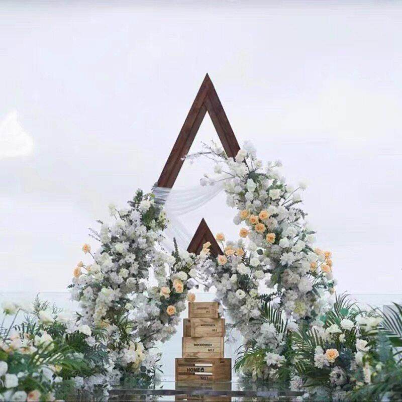 三角形森系婚礼木质拱门户外草坪婚礼拱门造景花艺架背景装饰木架