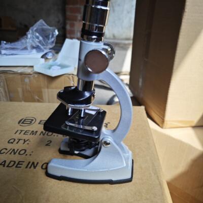 库存积压宝视德儿童显微镜50-1200倍放大镜生物带灯学生光学科学