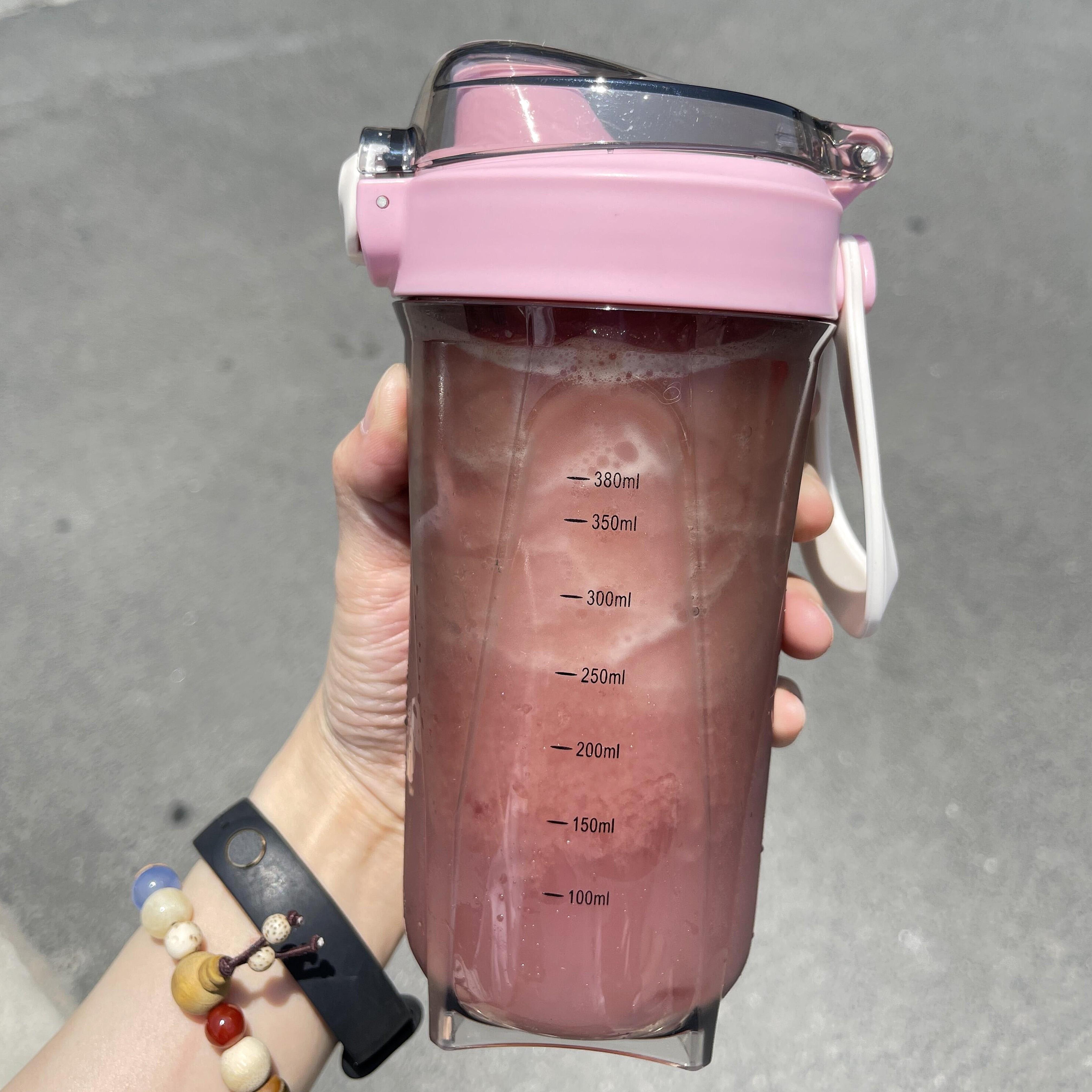 运动水杯摇摇杯随行杯带刻度搅拌球防摔外出手提可携式食品级大容
