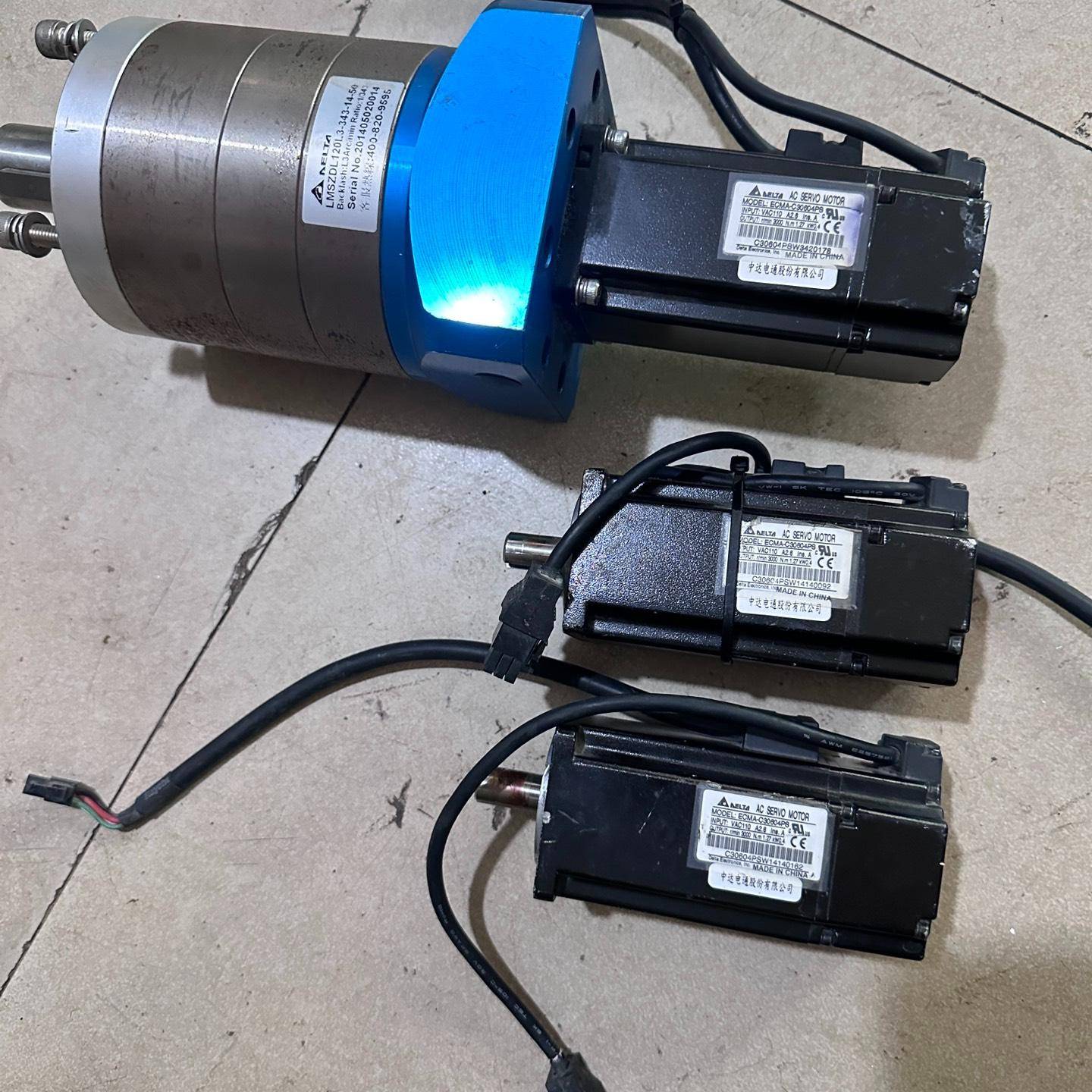 议价伺服马达 ECMA-C30604PS 三台 （减速机