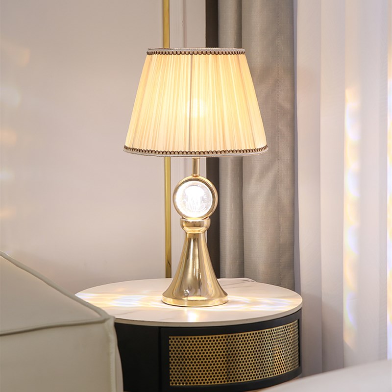 北欧轻奢时尚金色现代客厅卧室床头水晶台灯触摸充电手扫感应开关