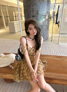 Xinlei Lin  入旅南加州黄色碎花连衣裙长裙