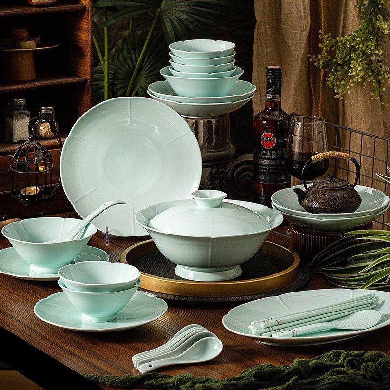 高端礼盒碗碟套装家用景德镇釉下彩青瓷轻奢陶瓷餐具高岭土乔迁