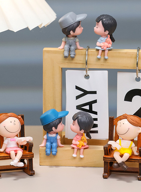 现代呆萌亲嘴情侣摇椅家居好物卧室飘窗桌K面装饰品房间改造小物