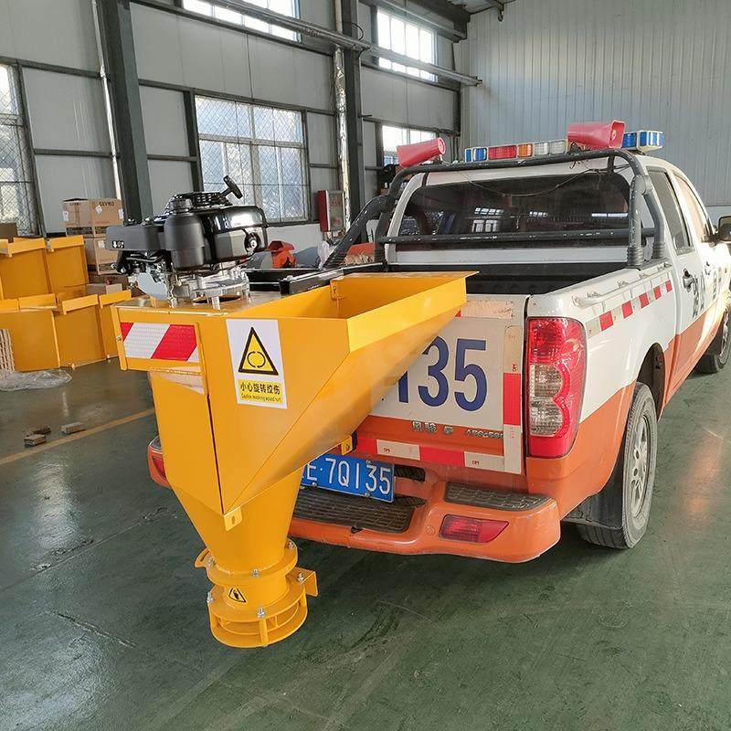 车载式融雪剂撒布机公路路面清雪除冰洒盐机小型后挂式道路撒盐机