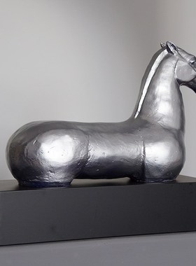 新中式极简复古银黑白雕塑卧马摆件客厅玄关酒店艺术软装饰品大号