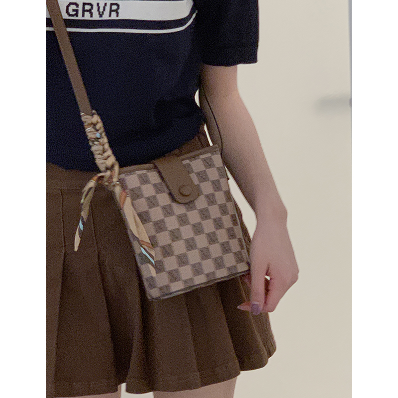 小众设计手机包包女2023新款夏季时尚撞色水桶包高级感单肩斜挎包