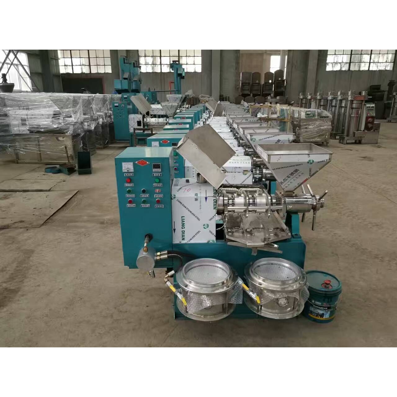 100公斤每小时榨油机带两个真空过滤桶中大型芝麻花生大豆榨油机