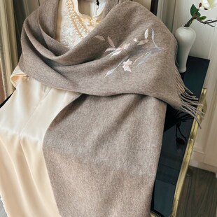 2025新款羊毛围巾女冬季高级感高端冬天披肩外搭两用女款围脖妈妈